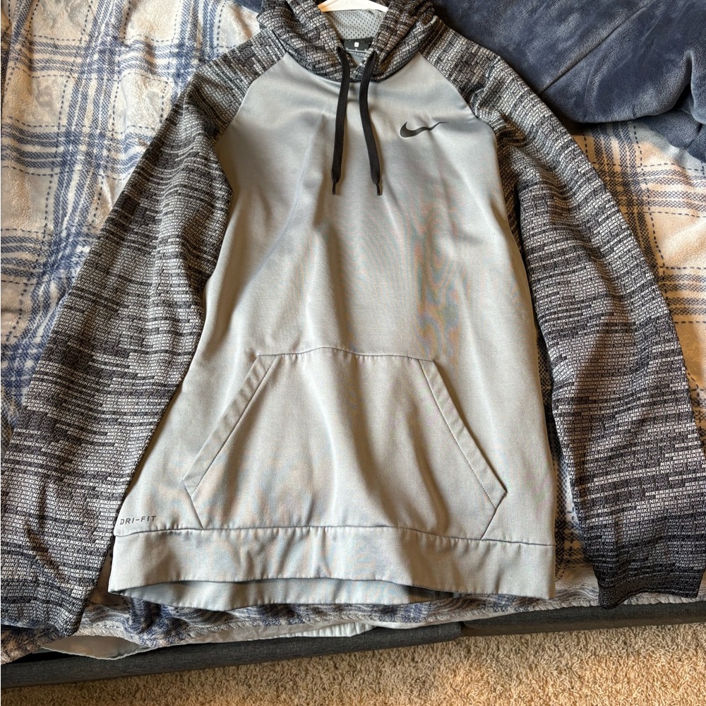 Nike Men's Light Gray and Black Dri-fit Hoodie